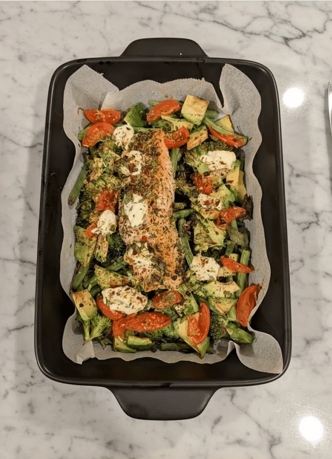 Zalm met avocado en roomkaas uit de oven
